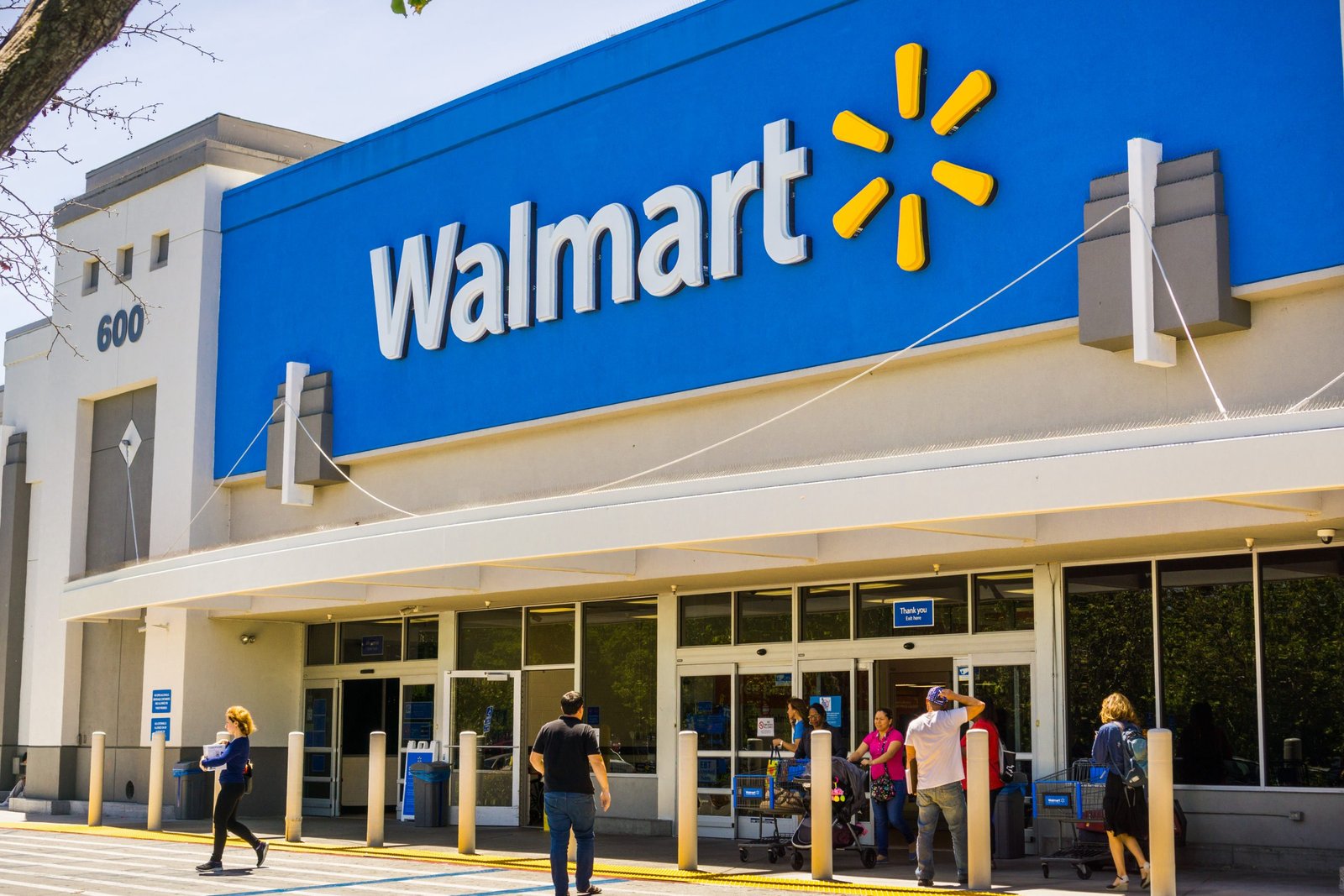 Walmart Stock Analysis: Can it compete with Amazon?