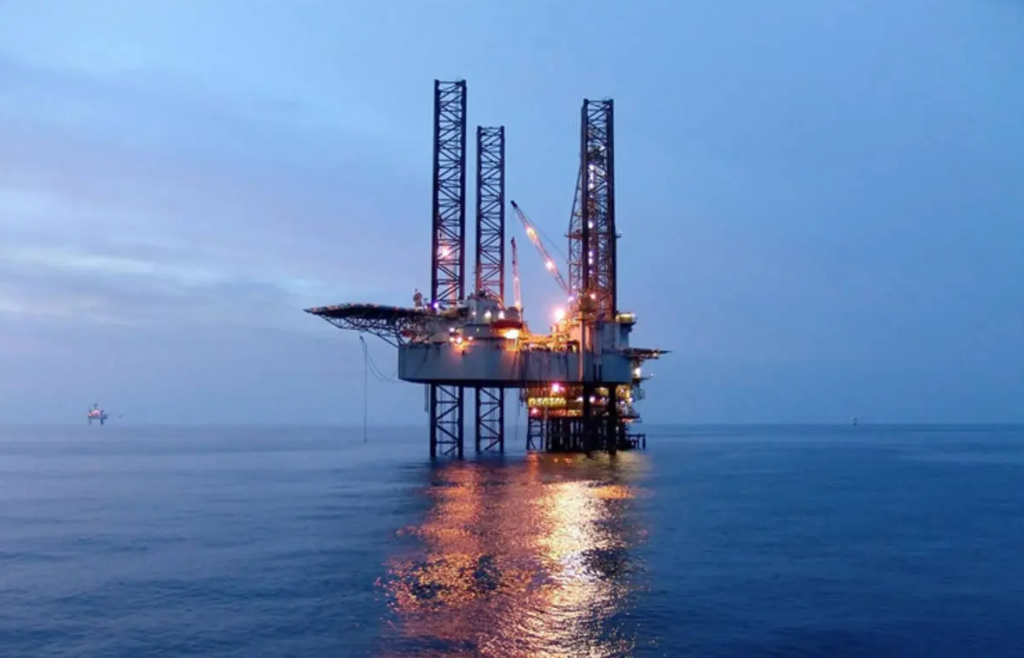 Geopolitical tensions keep oil prices elevated; 3 O&G Companies to benefit from this